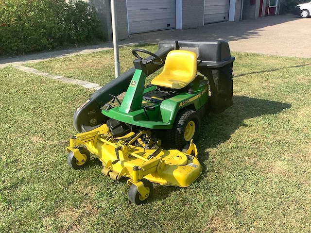 John deere f525 front zitmaaier en een goed maaidek - afbeelding 1 van  9