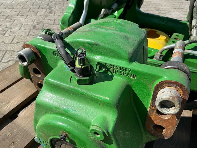 John deere fronthef met front-pto – afkomstig van john deere 6215r - afbeelding 1 van  7