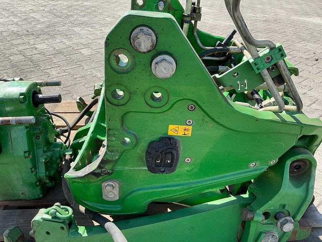 John deere fronthef met front-pto – afkomstig van john deere 6215r - afbeelding 4 van  7