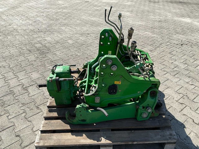 John deere fronthef met front-pto – afkomstig van john deere 6215r - afbeelding 5 van  7