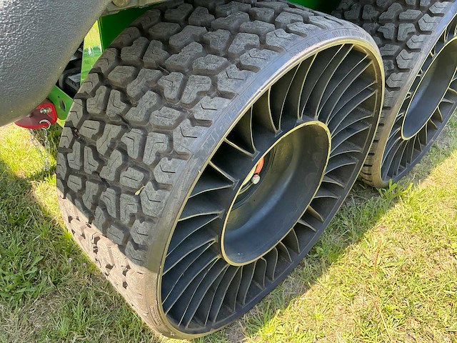 John deere gator terrein voertuig met aanhangwagen - afbeelding 7 van  37