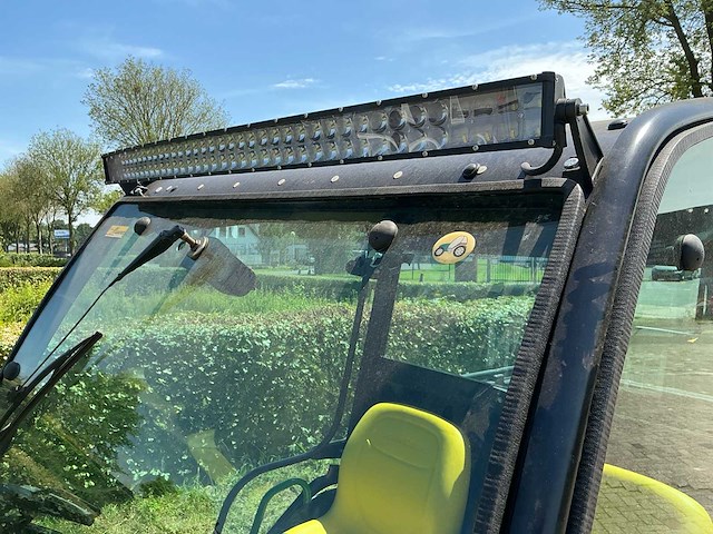 John deere gator terrein voertuig met aanhangwagen - afbeelding 11 van  37