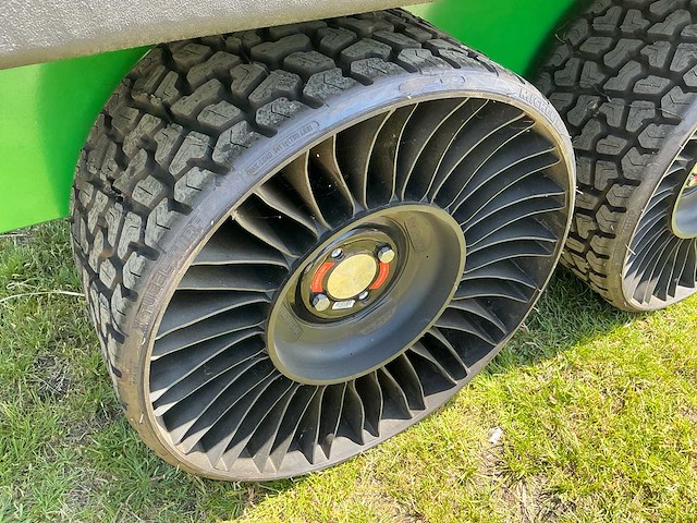 John deere gator terrein voertuig met aanhangwagen - afbeelding 3 van  18