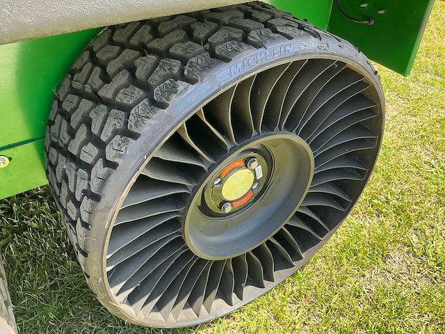 John deere gator terrein voertuig met aanhangwagen - afbeelding 4 van  18