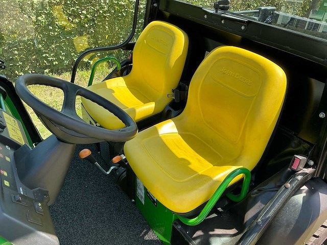 John deere gator terrein voertuig met aanhangwagen - afbeelding 10 van  18