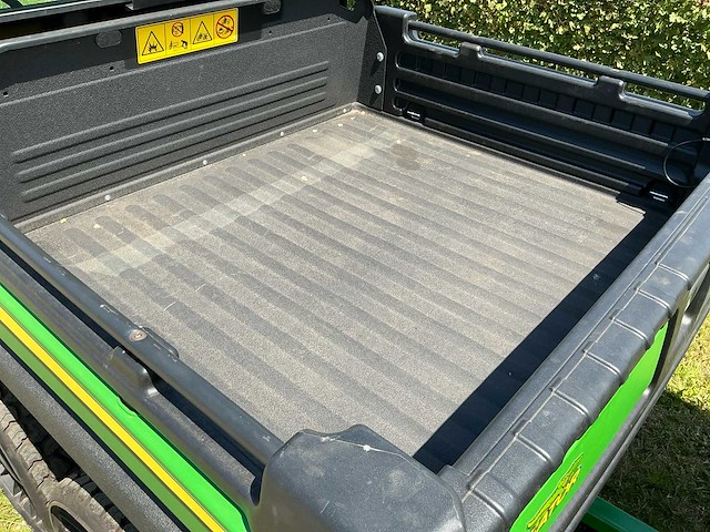 John deere gator terrein voertuig met aanhangwagen - afbeelding 11 van  18