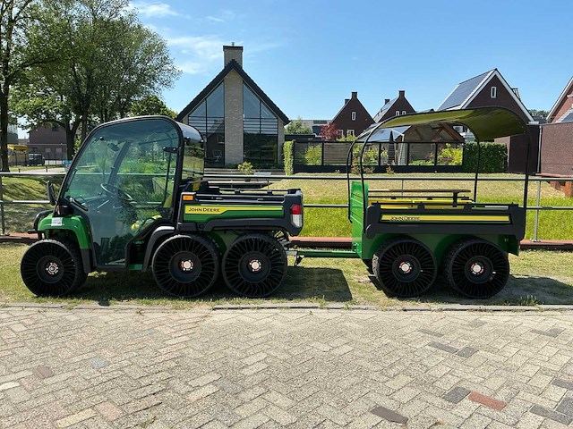 John deere gator terrein voertuig met aanhangwagen - afbeelding 17 van  18