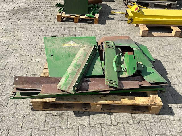 John deere onderdelen voor 6000 / 7000-serie zelfrijdende veldhakselaars – circa 10 pallets - afbeelding 27 van  36