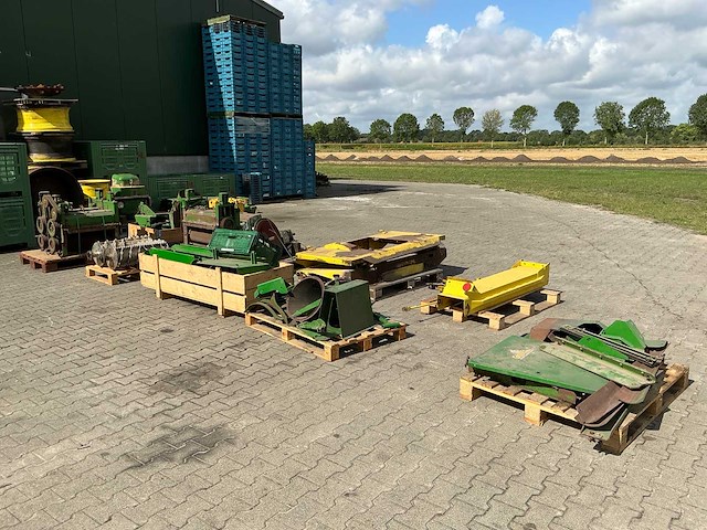 John deere onderdelen voor 6000 / 7000-serie zelfrijdende veldhakselaars – circa 10 pallets - afbeelding 30 van  36