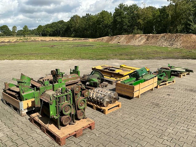 John deere onderdelen voor 6000 / 7000-serie zelfrijdende veldhakselaars – circa 10 pallets - afbeelding 1 van  36
