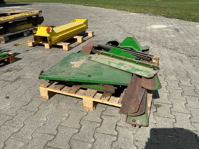 John deere onderdelen voor 6000 / 7000-serie zelfrijdende veldhakselaars – circa 10 pallets - afbeelding 28 van  36