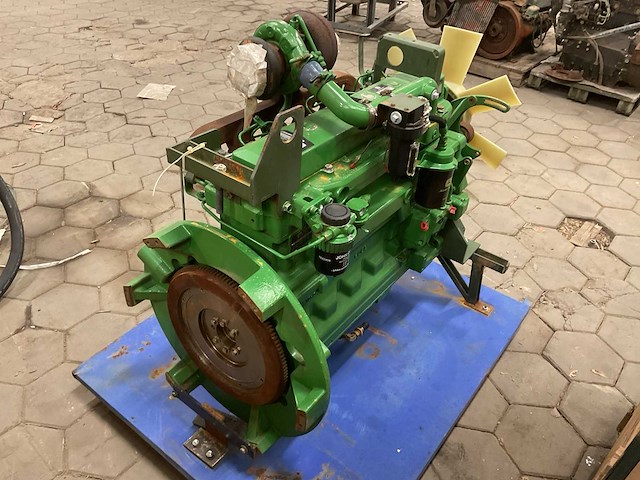 John deere powertech 6,8 liter dieselmotor - afbeelding 1 van  11