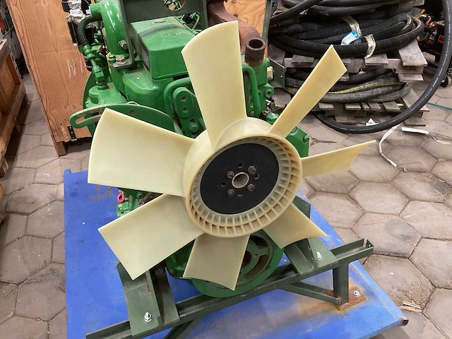 John deere powertech 6,8 liter dieselmotor - afbeelding 7 van  11