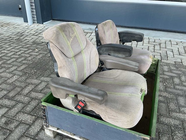 John deere tractorstoel (2x) - afbeelding 2 van  3