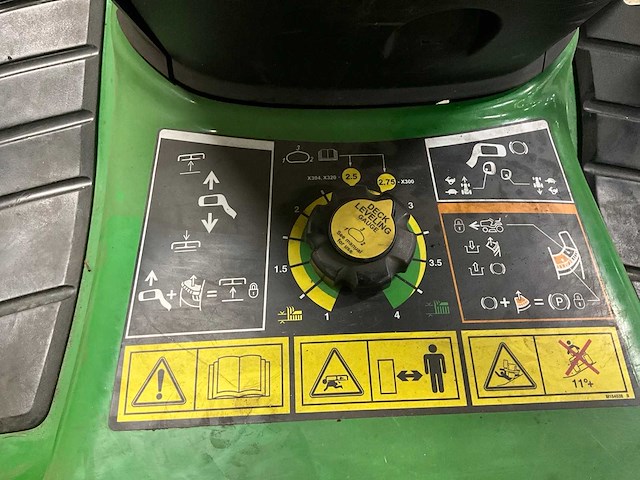 John deere x300 zitmaaier - afbeelding 8 van  11