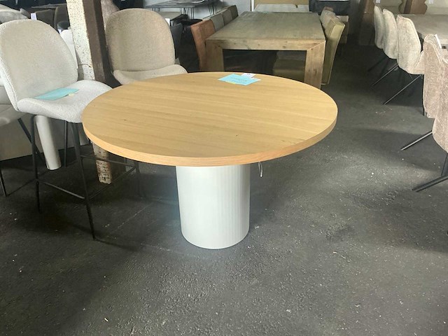 John eetkamertafel rond 120cm - afbeelding 1 van  3