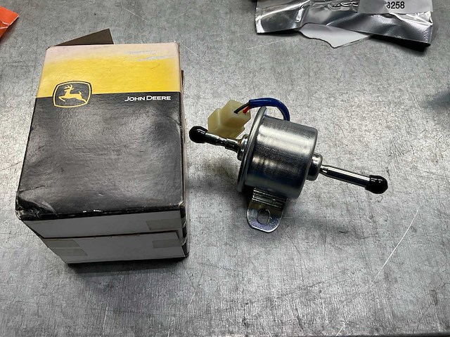 Johndeere brandstofpomp - afbeelding 1 van  3