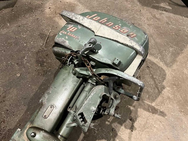 Johnson - 10 seahorse - antieke buitenboordmotor - afbeelding 3 van  5