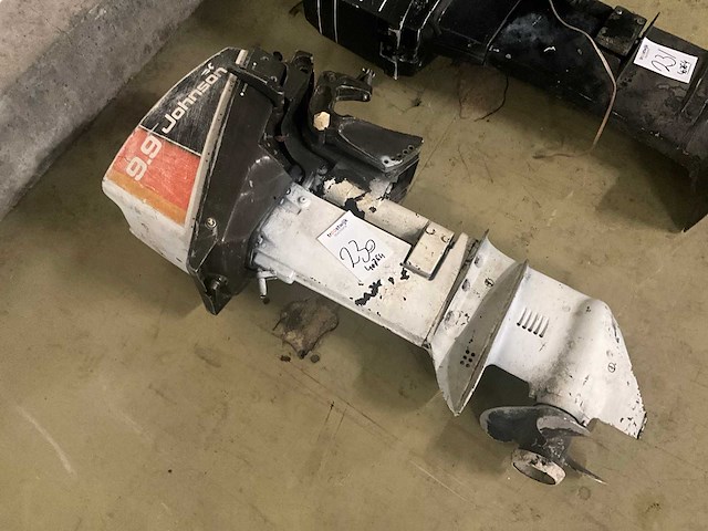 Johnson - 9,9 pk - buitenboordmotor - afbeelding 1 van  5