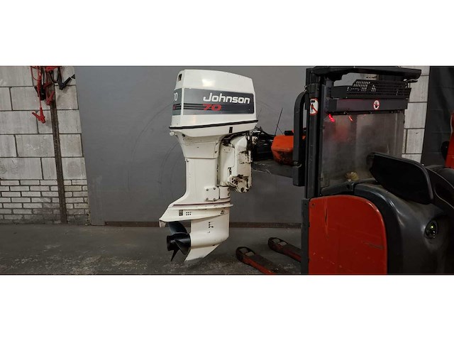 Johnson 70 pk buitenboordmotor - afbeelding 1 van  4