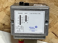 Johnson controls p77aaw-9350 pressostaat 3-30 bar diff 3 5-12 bar style 5 ped (2x) - afbeelding 1 van  9