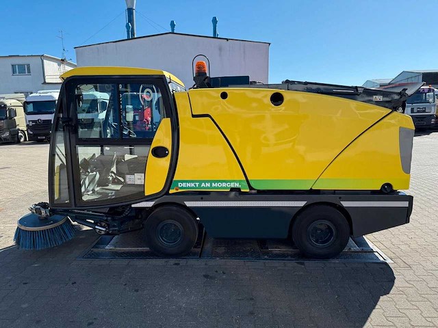 Johnston c202 - 2020 - compacte veegmachine - straatveegmachine - afbeelding 1 van  25