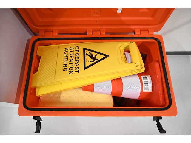 Jonesco jbx 80 mobiele kunststof veiligheids werkplaatskist met inhoud veiligheidspreventie middelen - afbeelding 8 van  8