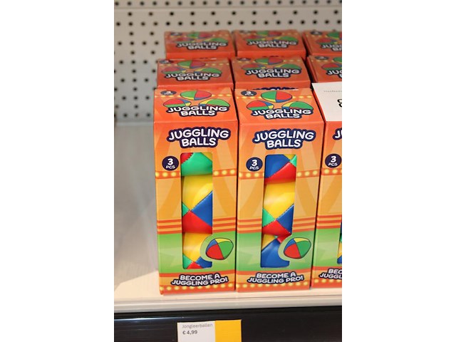 Jongleerballen, 12 dozen á drie stuks. - afbeelding 2 van  2