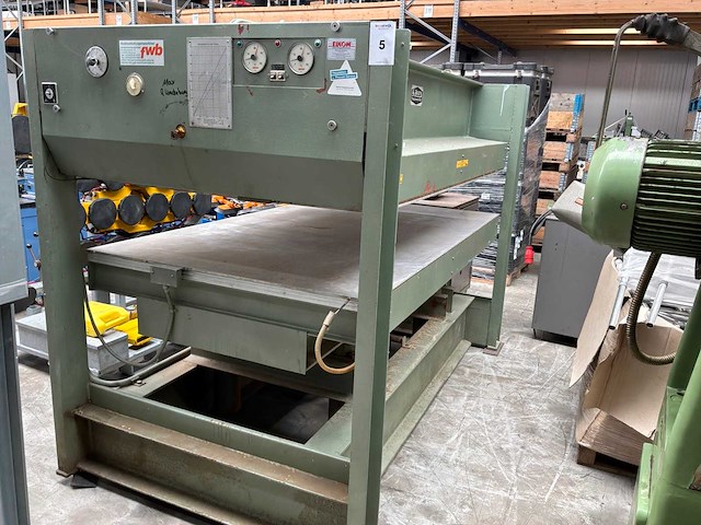 Joos hydraulische verwarmde fineerpers - afbeelding 3 van  11