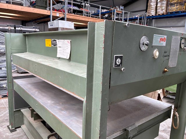 Joos hydraulische verwarmde fineerpers - afbeelding 9 van  11