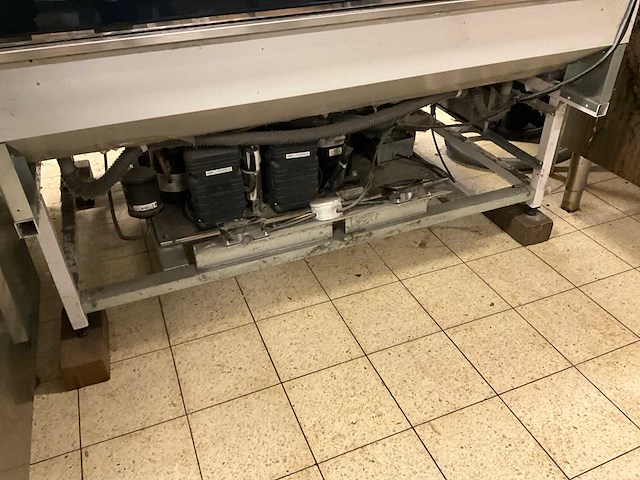 Jordao schepijsvitrine - afbeelding 10 van  11