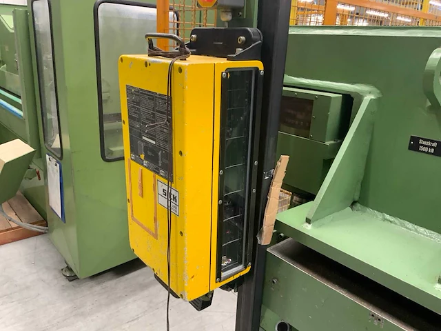 J.sandt 619 hydraulische grootvlak stanspers - afbeelding 5 van  7