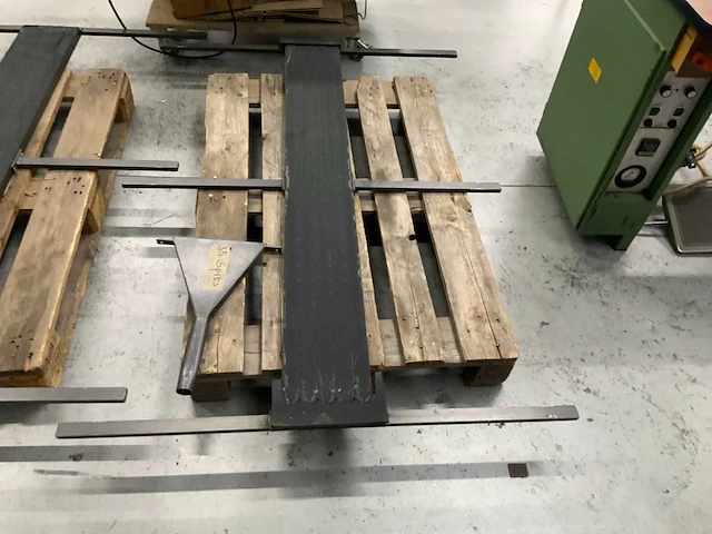 J.sandt a.g. 602 / 287 hydraulische enkele vormstansautomaat - afbeelding 19 van  21