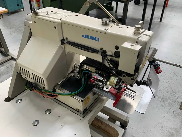 Juki ams-206c computergestuurde, elektronische 1-naalds patroon- en grendelmachine - afbeelding 5 van  8