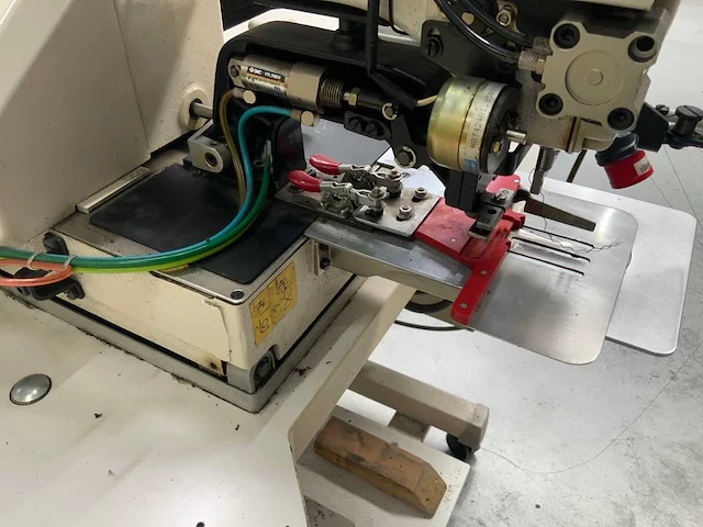 Juki ams-206c computergestuurde, elektronische 1-naalds patroon- en grendelmachine - afbeelding 6 van  8