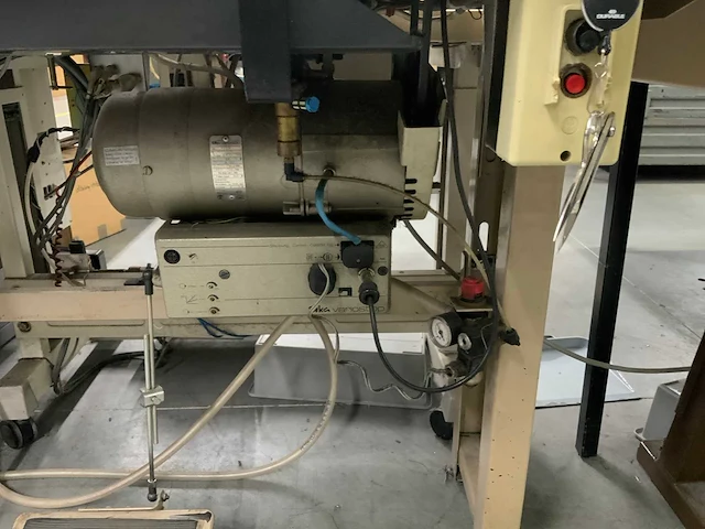 Juki lu-563 stikmachine - afbeelding 4 van  5