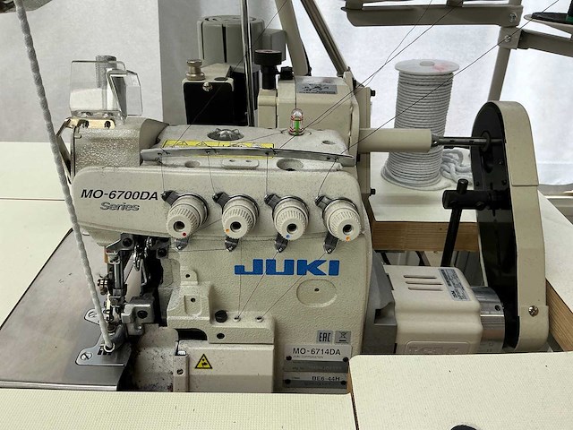 Juki mo-6714da lockmachine - afbeelding 4 van  8