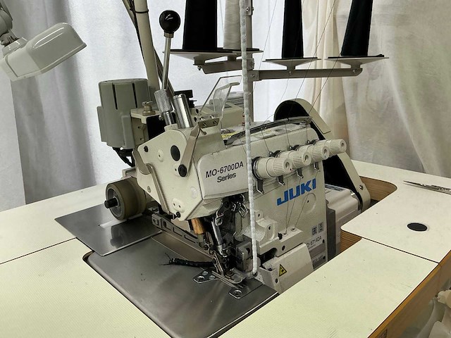 Juki mo-6714da lockmachine - afbeelding 5 van  8