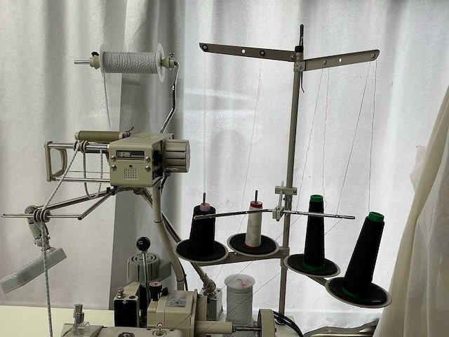 Juki mo-6714da lockmachine - afbeelding 6 van  8