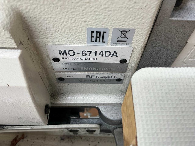 Juki mo-6714da lockmachine - afbeelding 7 van  8