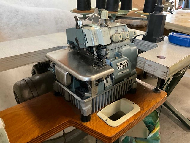 Juki mo-816 5-draads lockmachine - afbeelding 1 van  9