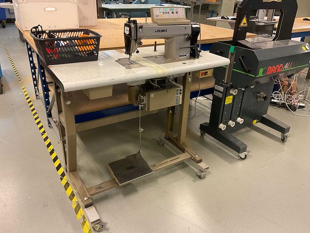 Juki sc-320 naaimachine - afbeelding 1 van  7