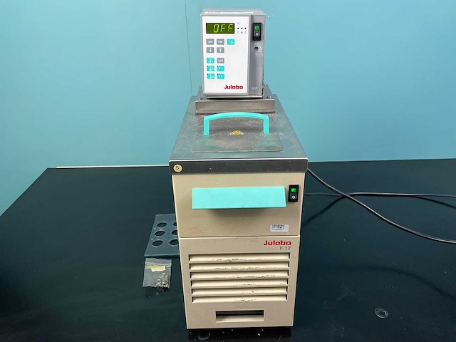 Julabo - f12 - gekoeld circulerend verwarmend waterbad - afbeelding 1 van  8