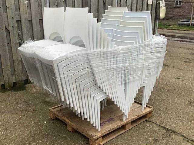 June - stack chair (40x) - afbeelding 1 van  4