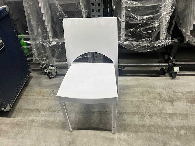 June wit stoel (235x) - afbeelding 1 van  4