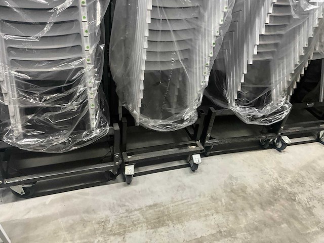 June wit stoel (235x) - afbeelding 4 van  4