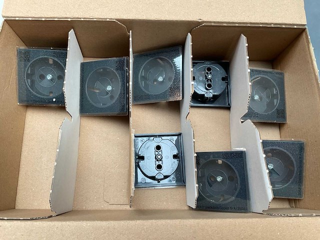 Jung a 1520 bfpl anm afdekking voor wandcontactdoos met randaarde antraciet mat - afbeelding 3 van  3