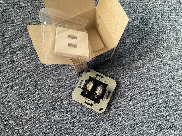 Jung a/as range - usb wandcontactdoos maa1153ww (x28) - afbeelding 4 van  4