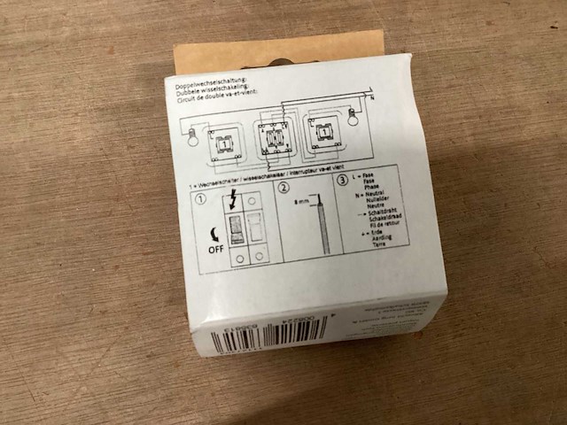 Jung as500 schakelaar inbouw, dubbele wisselschakelaar (31x) - afbeelding 2 van  3