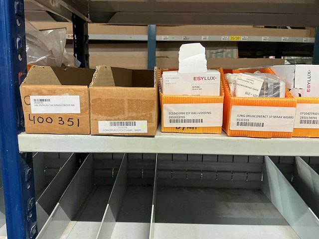 Jung divers schakelmateriaal - afbeelding 6 van  17